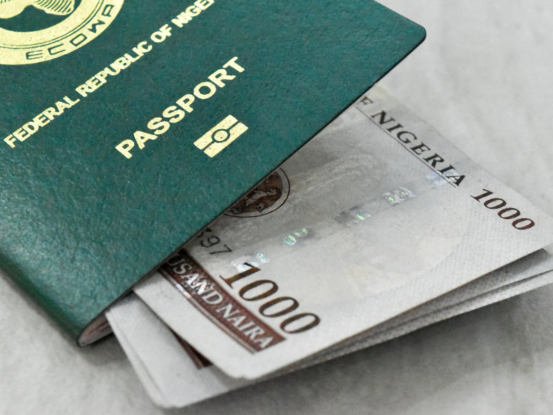 Passaporte e comprovação financeiro para entrar no Canadá
