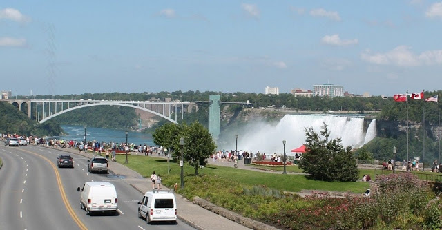 Como andar em Niagara Falls de carro